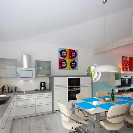 Ruegen-beach-house-haus-palstek Feriehus