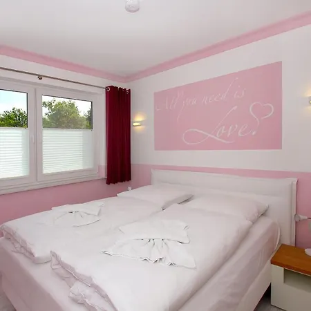 Ruegen-beach-house-haus-palstek * Goehren (Ruegen)