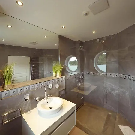 Ruegen-beach-house-haus-palstek Feriehus Goehren (Ruegen)