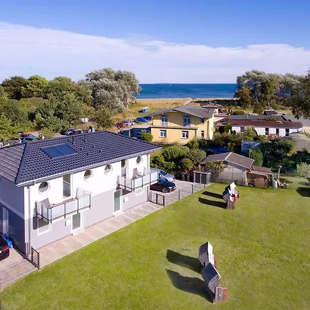 Ruegen-beach-house-haus-palstek Prázdninový dům *